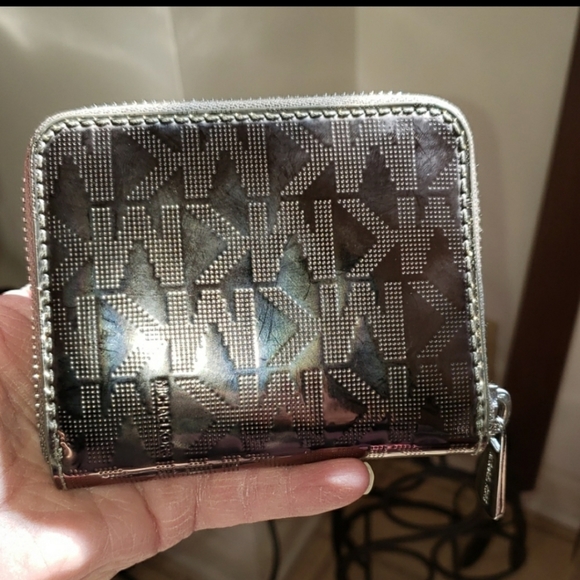 Michael Kors Silver Metallic Mirror Satchel Bag & Wallet Set - Picture 4 of 16